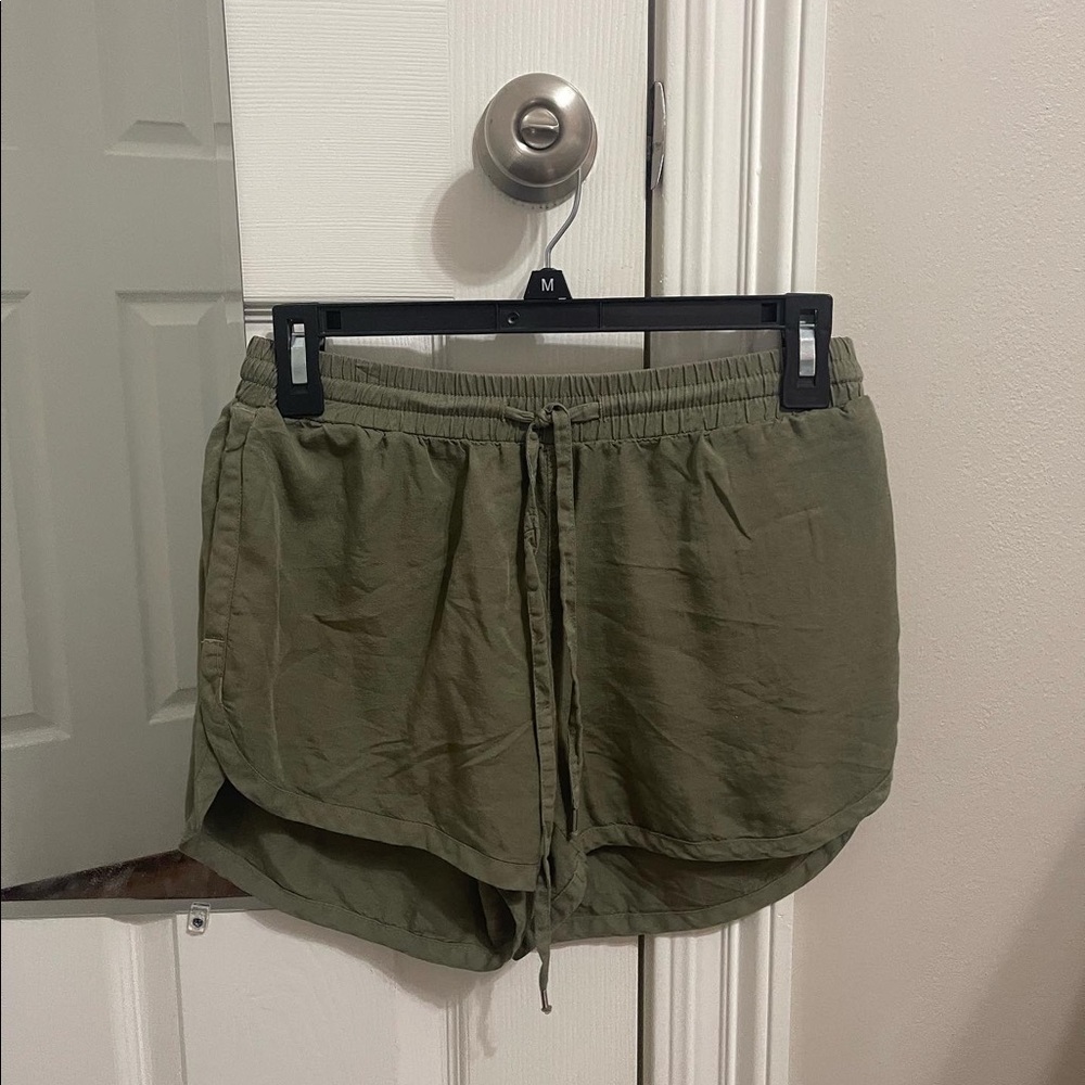 Love tree linen shorts